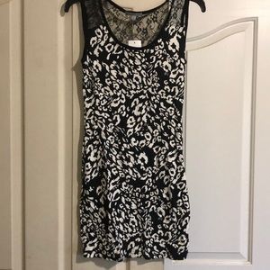 Lace back leopard print dress